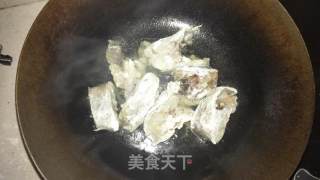 红烧无头鱼的做法步骤：2