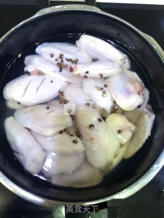 秘制酱鸡翅的做法步骤：2