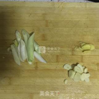 圆菇烧鸡爪的做法步骤：2