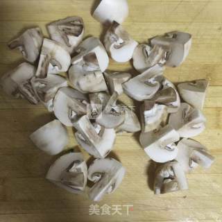 圆菇烧鸡爪的做法步骤：3