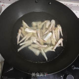 圆菇烧鸡爪的做法步骤：4