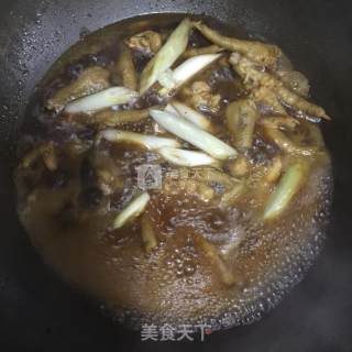 圆菇烧鸡爪的做法步骤：7