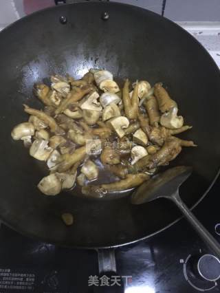 圆菇烧鸡爪的做法步骤：8