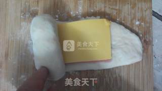 卷起吃也够味——火腿芝士小卷包的做法步骤：5