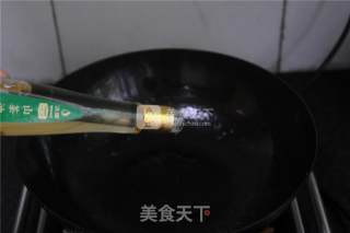 让春节的宴客桌上春意盎然——圣女果黄瓜炒鸡蛋的做法步骤：3