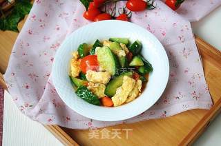让春节的宴客桌上春意盎然——圣女果黄瓜炒鸡蛋的做法步骤：7