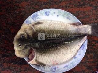鲫鱼豆腐汤的做法步骤：1