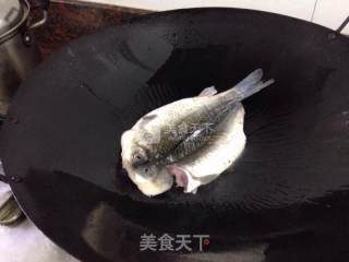 鲫鱼豆腐汤的做法步骤：3