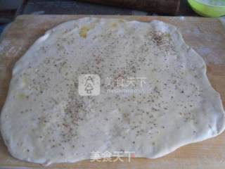 椒盐发面卷的做法步骤：5