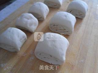 椒盐发面卷的做法步骤：8