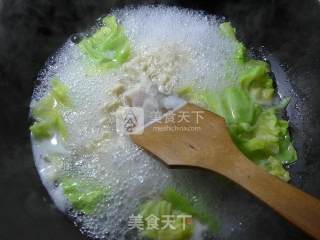 盐炒肉圆白菜波纹面的做法步骤：3