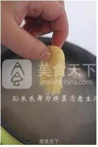 糖醋排骨的做法步骤：3