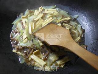 梅干菜腐竹煮夜开花的做法步骤：9