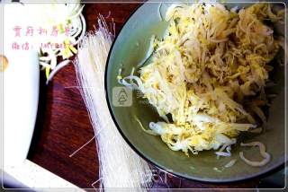 酸菜粉丝羊肉煲的做法步骤：2