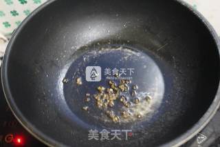 韭菜炒绿豆芽的做法步骤：2