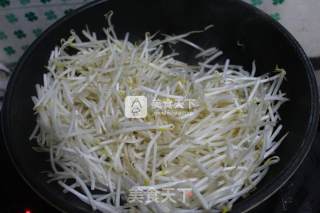 韭菜炒绿豆芽的做法步骤：3