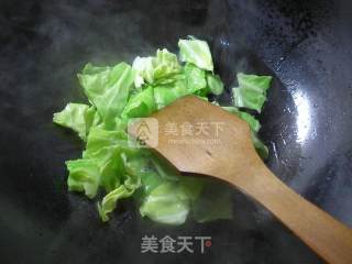 江白虾圆白菜年糕汤的做法步骤：3