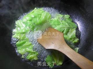 江白虾圆白菜年糕汤的做法步骤：4