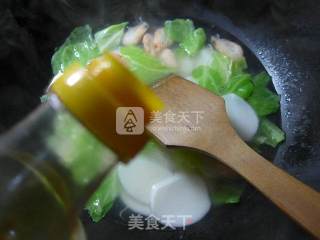江白虾圆白菜年糕汤的做法步骤：6
