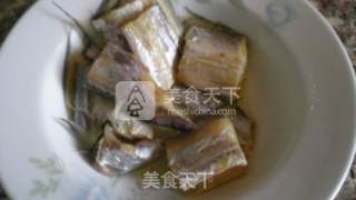 海鱼焖大饼子的做法步骤：4