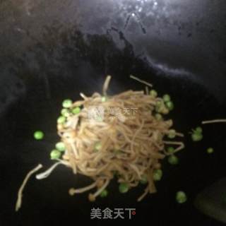 金针菇鸡蛋饼的做法步骤：6