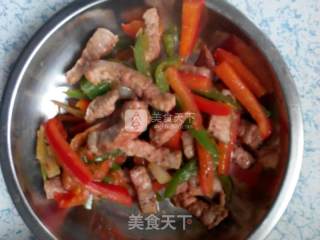 黑椒牛柳披萨的做法步骤：4