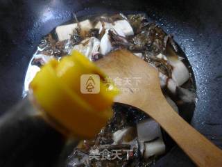 笋干菜烧墨鱼鲞的做法步骤：7