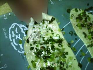 烫面椒盐葱油饼的做法步骤：12