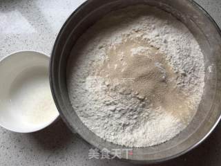 最具年味的红枣馒头的做法步骤：1