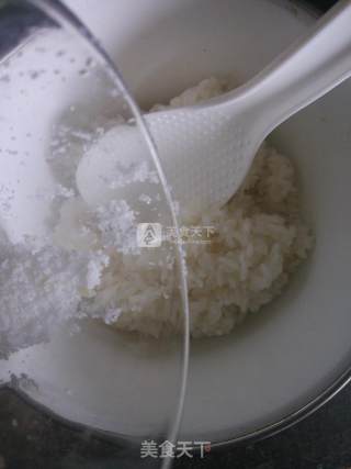 腊肠焗饭的做法步骤：1