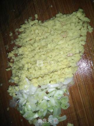 马蹄鲜肉水饺的做法步骤：2