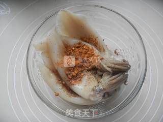 麻辣烤鱿鱼--空炸版的做法步骤：2