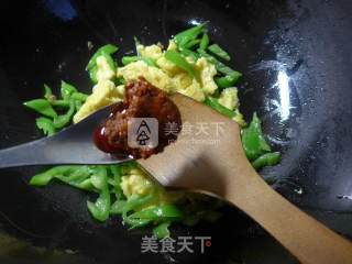 牛肉酱尖椒炒鸡蛋的做法步骤：7