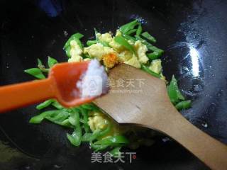 牛肉酱尖椒炒鸡蛋的做法步骤：8