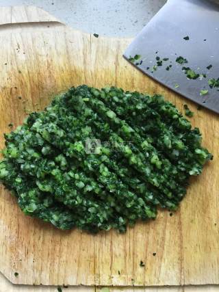 鲜虾菜肉小馄饨的做法步骤：3