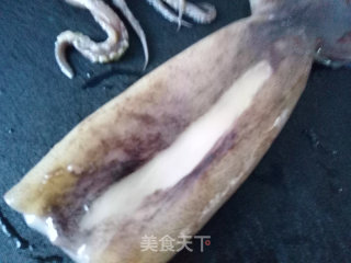 五味鱿鱼的做法步骤：2