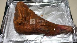 烤羊腿的做法步骤：6
