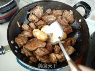 红烧排骨焖鸡蛋豆节的做法步骤：4