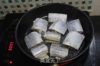 带鱼烧腐竹的做法步骤：5