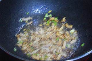 地瓜梗炒肉的做法步骤：7