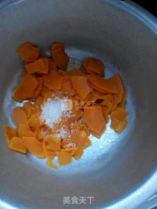 豆沙南瓜饼的做法步骤：2