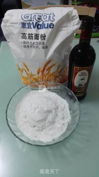 牛气冲天夹心卷边披萨的做法步骤：1
