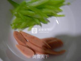 火腿芹菜拌蒸面的做法步骤：2