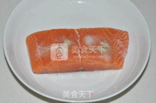 柠香三文鱼的做法步骤：1