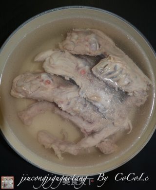 私菜食谱经－－韭葱鸡骨高汤【中西式万能高汤】的做法步骤：4