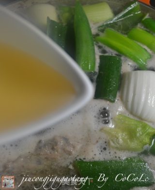 私菜食谱经－－韭葱鸡骨高汤【中西式万能高汤】的做法步骤：7