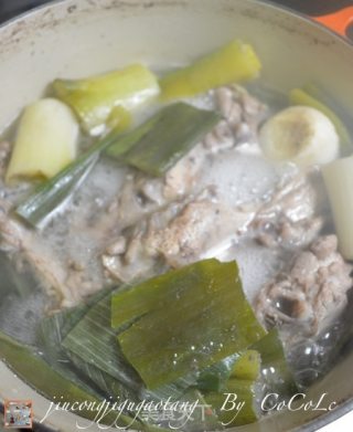 私菜食谱经－－韭葱鸡骨高汤【中西式万能高汤】的做法步骤：9