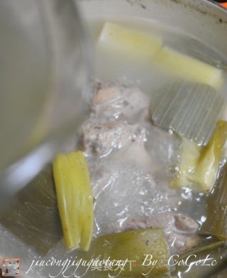 私菜食谱经－－韭葱鸡骨高汤【中西式万能高汤】的做法步骤：19