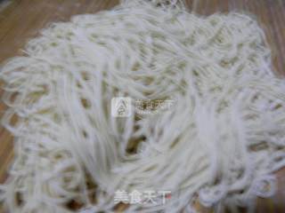 鸡蛋木耳汤面的做法步骤：2