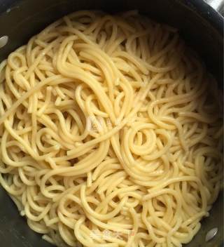 胡萝卜卤肉面的做法步骤：4